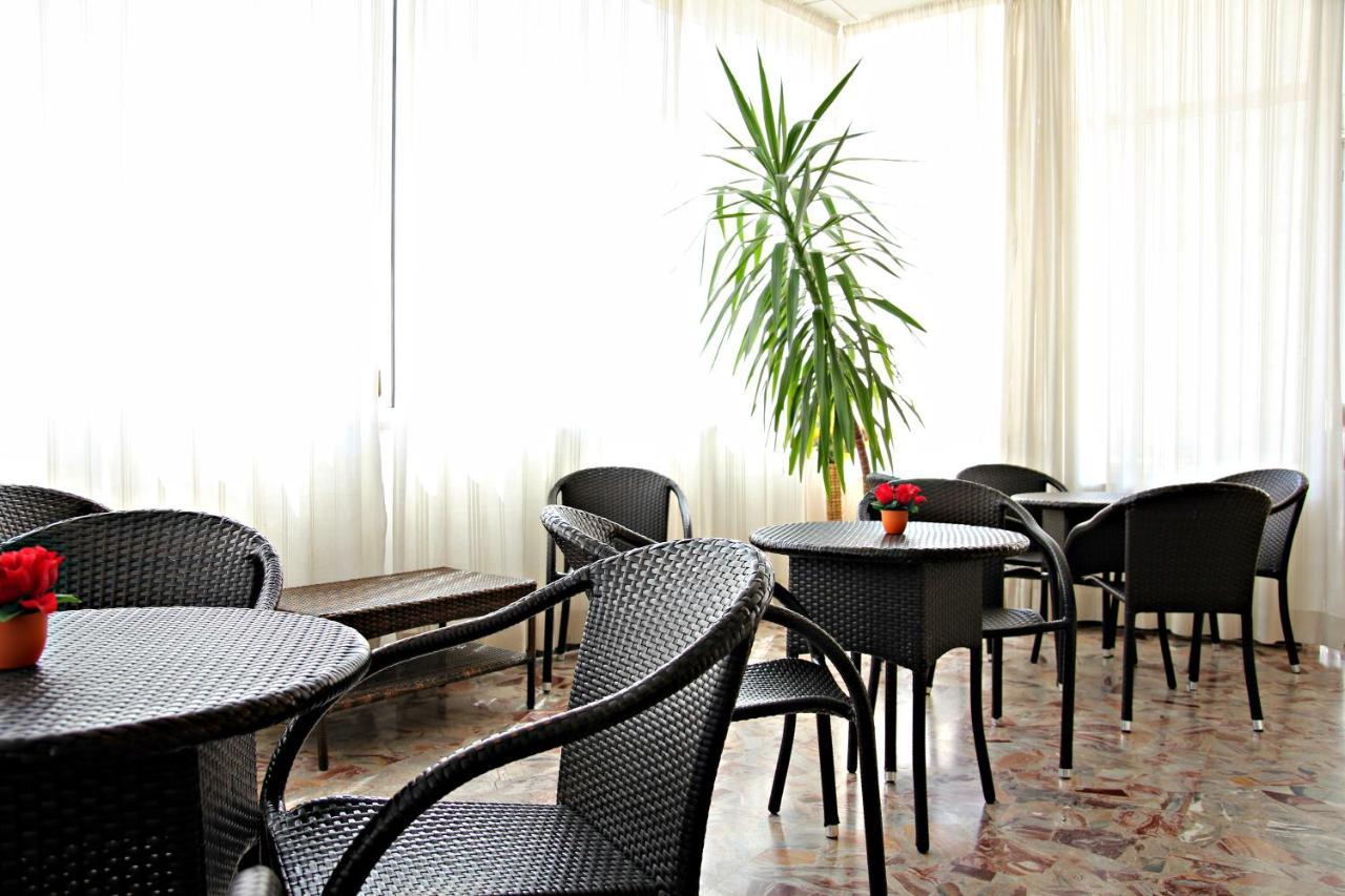 Hotel Morolli Rimini Exterior photo